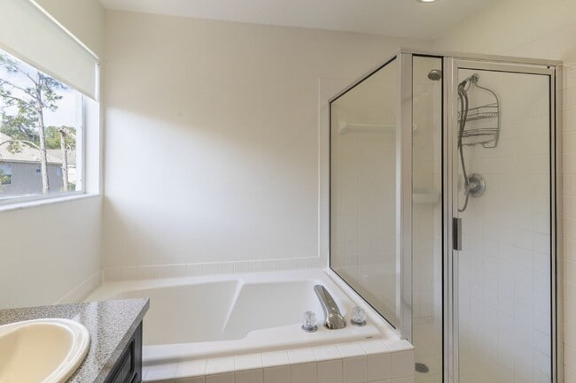 Building Photo - Beautiful 4/2 home Located on a tree lined street in the gate of country club community of the Hu...