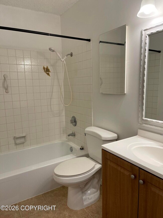 Building Photo - 3960 B Reka Dr