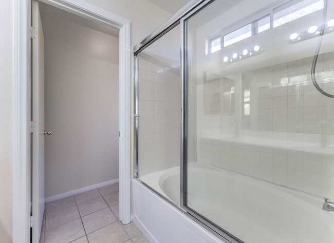 Building Photo - Beautiful 2 story home in Peccole Ranch.