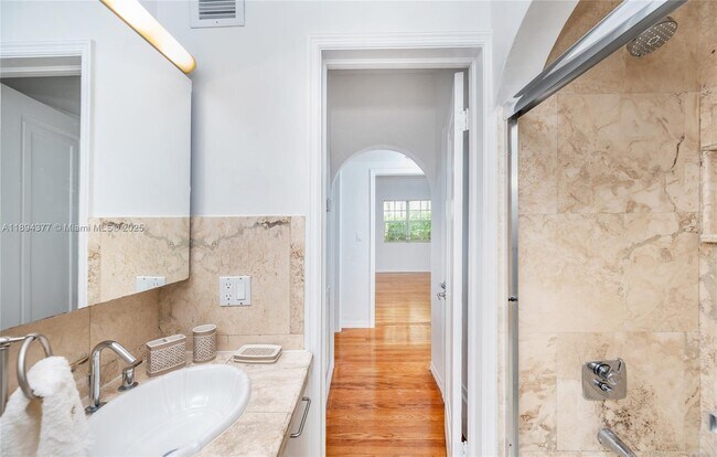 Building Photo - 32 Calabria Ave