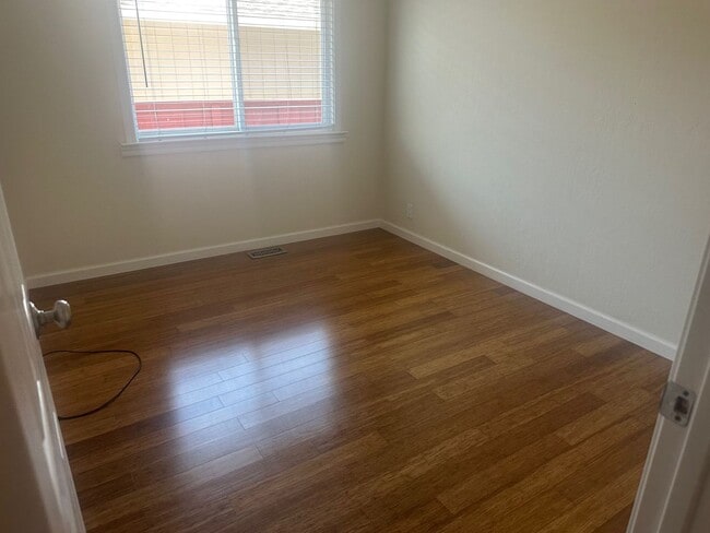 Building Photo - Beautiful Single Story Warms Springs Home