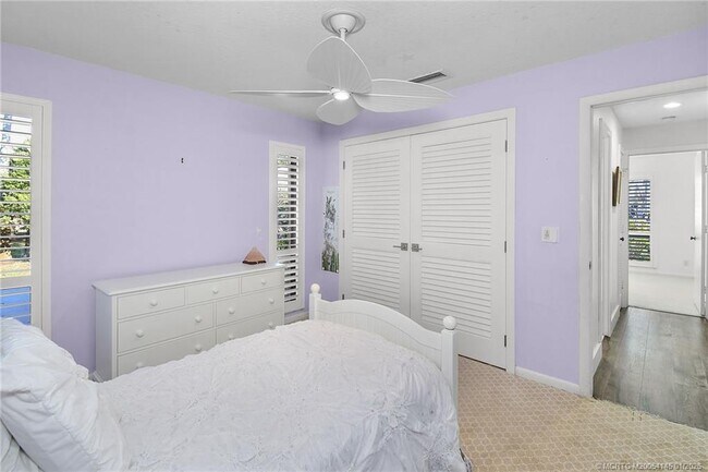 Building Photo - 2225 SW Creekside Dr