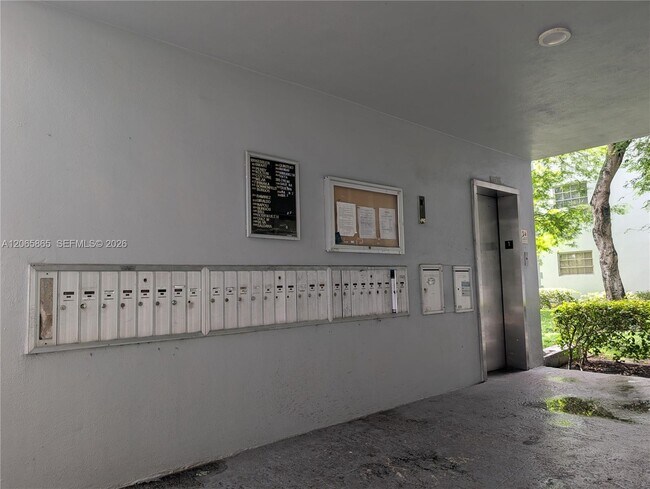 Building Photo - 900 Tallwood Ave