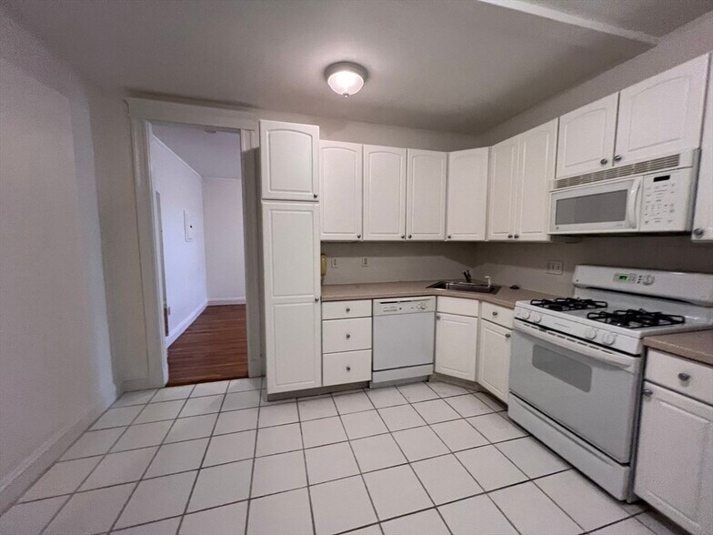 Primary Photo - 856 Massachusetts Ave