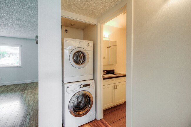 Building Photo - 1530 Atlanta Ct