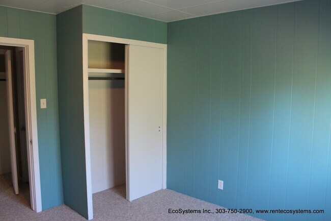 Building Photo - Highlands 1 Bedroom 1 Bath w/ Yard and Laundry!