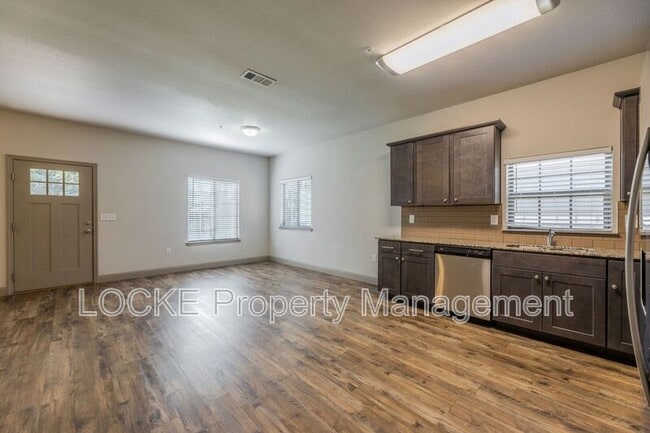 Building Photo - 512 E Akard St