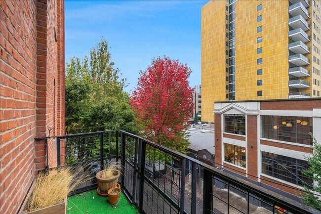 Building Photo - 416 NW 13th Ave