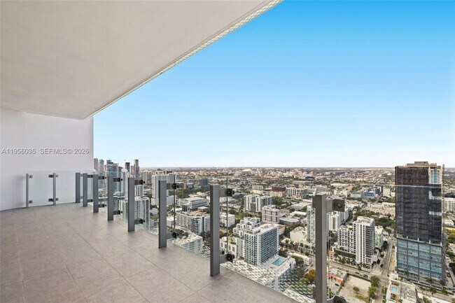 Building Photo - 700 NE 26th Terrace