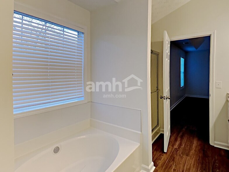 Building Photo - 2760 Woodbine Hill Way