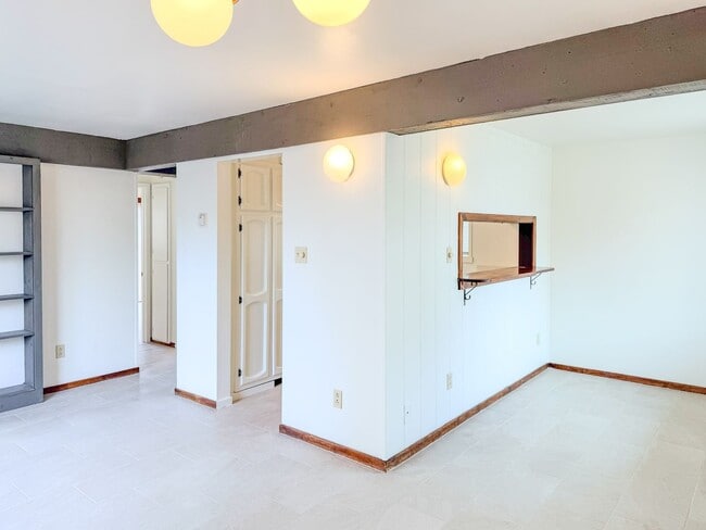 Building Photo - 108 Los Angeles Ave