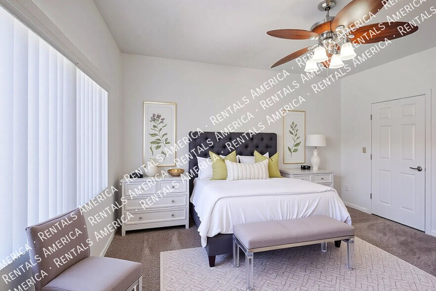 Building Photo - 3830 E Lakewood Pkwy E