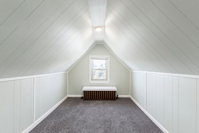 Building Photo - Bright 2 Bedroom Apartment in Duquesne Heights – Minutes from Mount Washington Overlook!