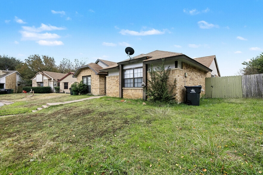 Building Photo - 2412 Limestone Dr