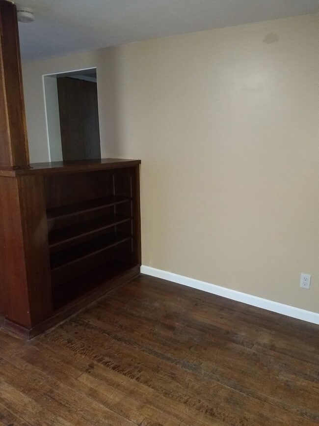 Building Photo - Pet Negotiable Four Bedroom Home