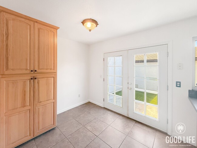 Building Photo - Modern 3BR/2.5BA Home with A/C and Attache...