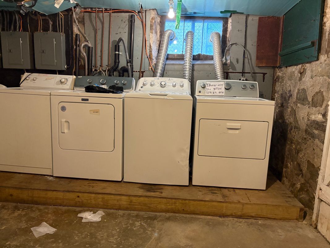 Building Photo - 164 French St