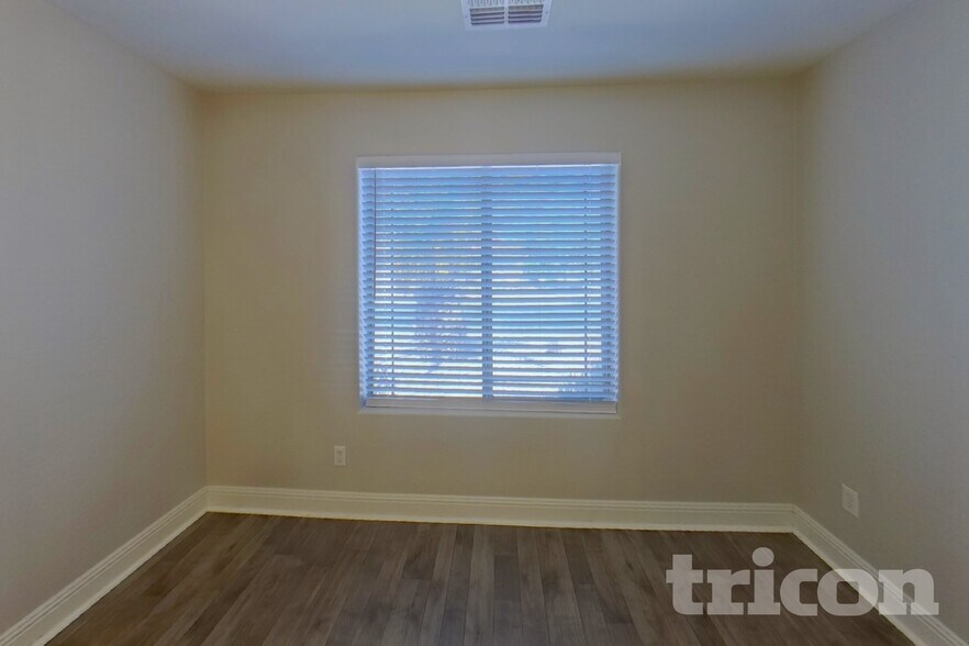 Building Photo - 20711 N Santa Cruz Dr