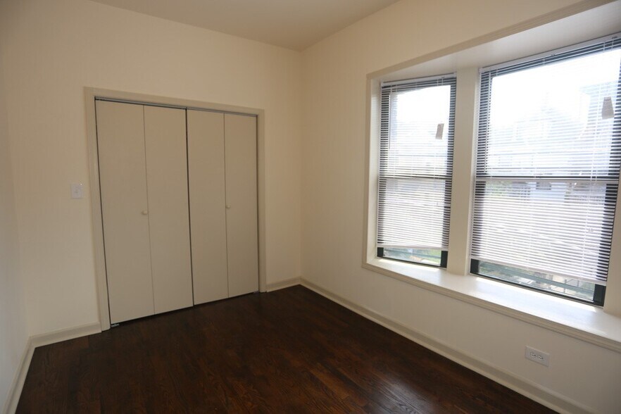 Building Photo - 1315 W Leland Ave