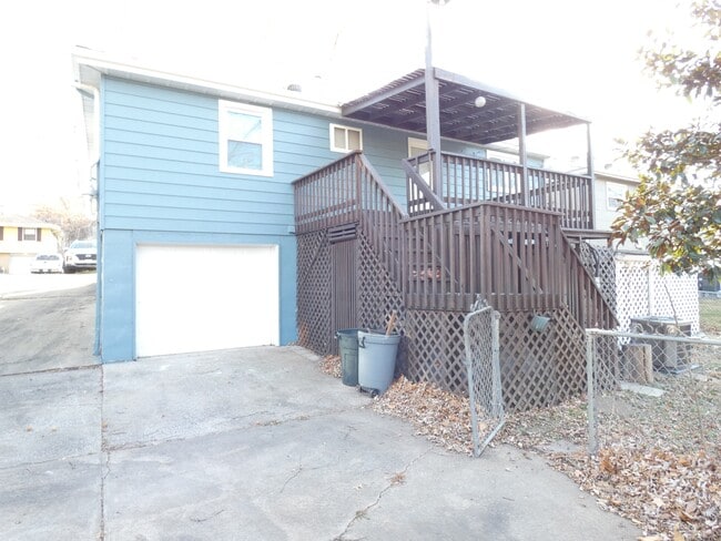 Building Photo - 4700 N Bristol Ave