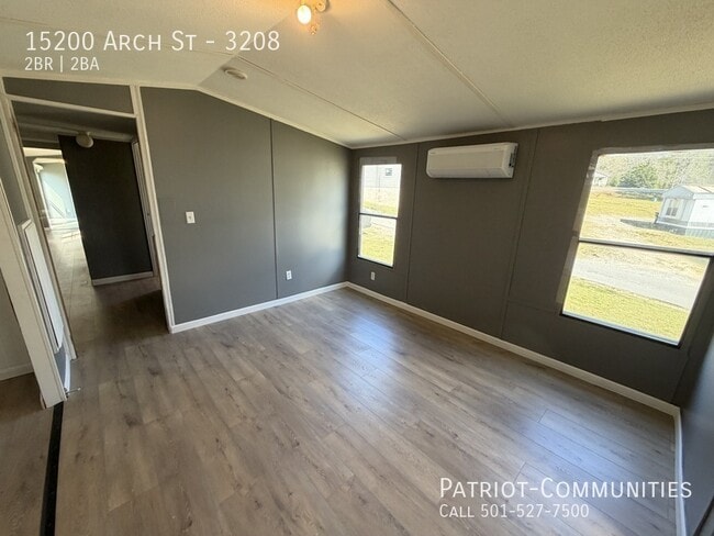 Building Photo - 15200 Arch St Pike