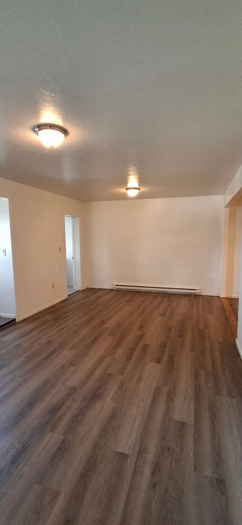 Building Photo - 4 bedroom rental