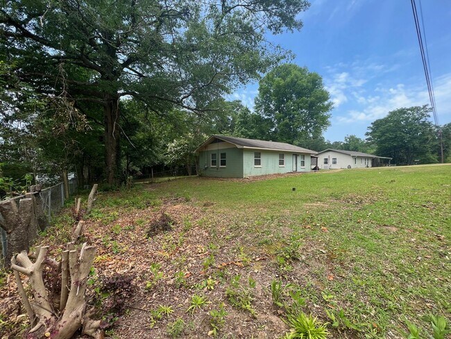 Building Photo - 3 bedroom 1 bathroom in Northport