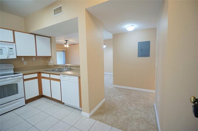 Building Photo - 6009 Skydale Way