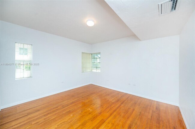 Building Photo - 32 Calabria Ave