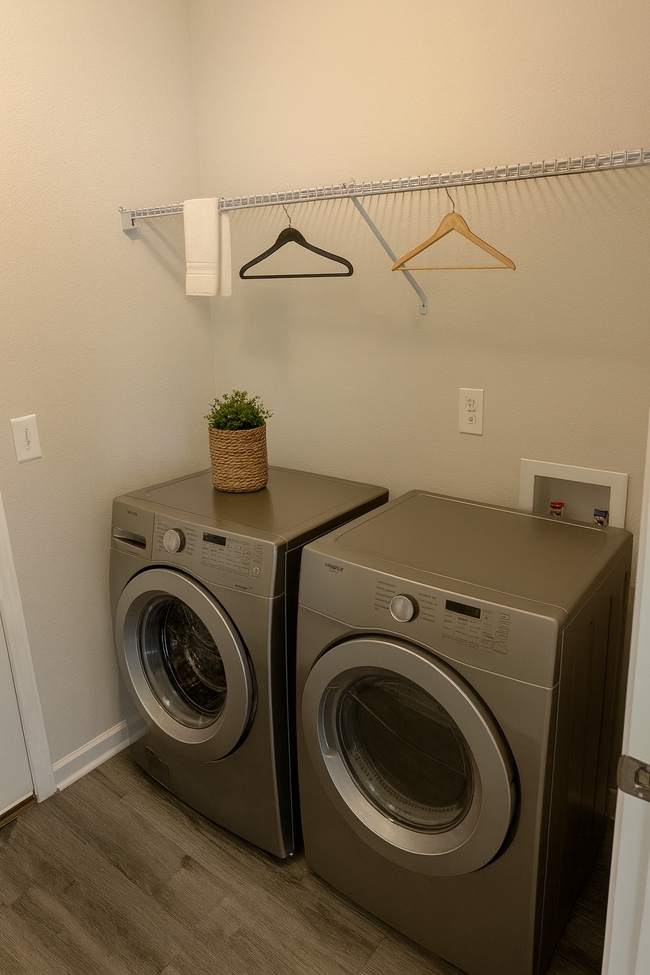 Building Photo - 11138 Pine St