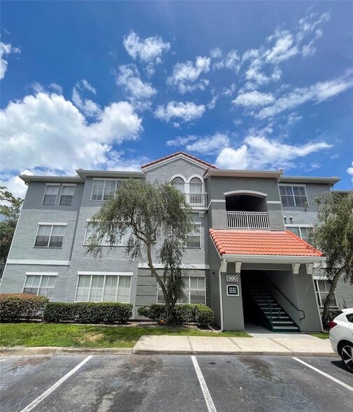 Building Photo - 18001 Richmond Pl Dr
