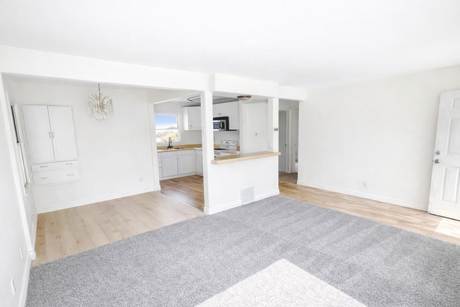 Building Photo - Lovely Home Located in East Provo.