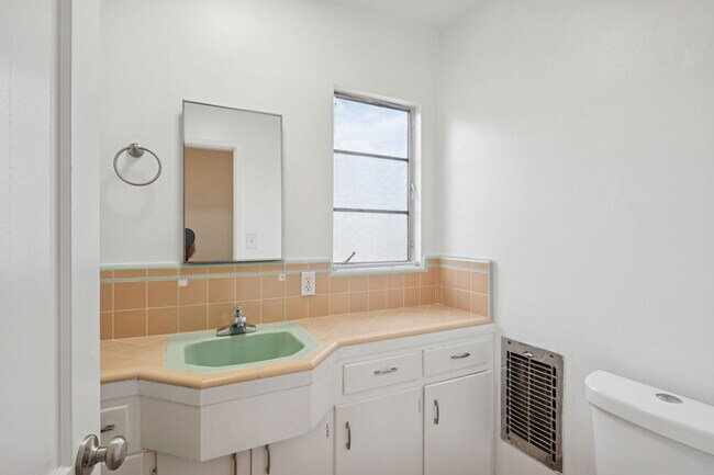 Building Photo - 11613 Moorpark St