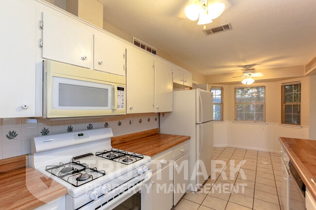 Building Photo - 417 Cottonwood Dr