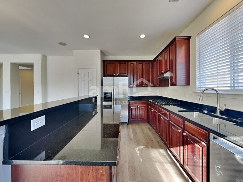 Building Photo - 203 Reedy River Ct