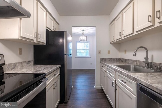 Building Photo - 3324 Valley Dr