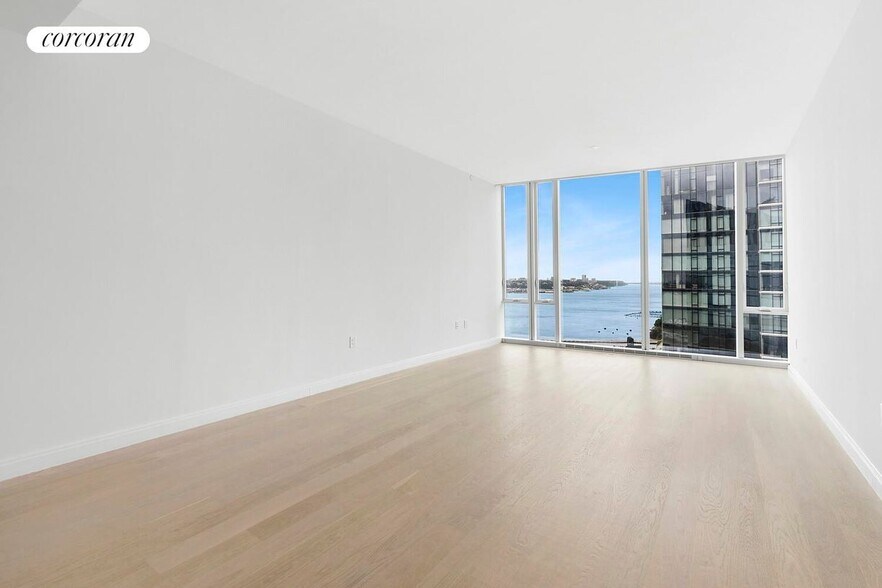 Primary Photo - 10 Riverside Blvd