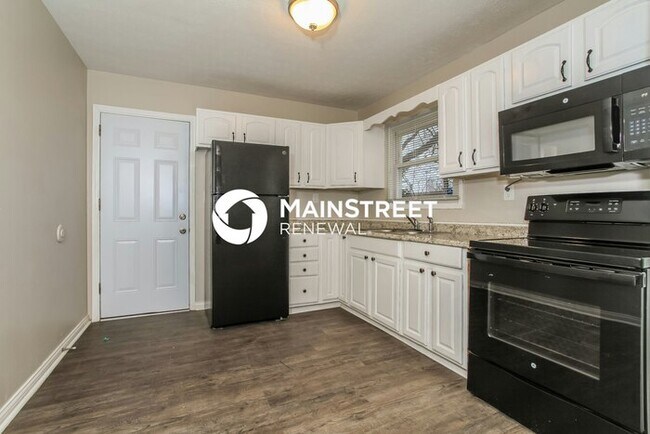 Building Photo - 3 Bedroom Pet-Friendly Home in LOUISVILLE,...