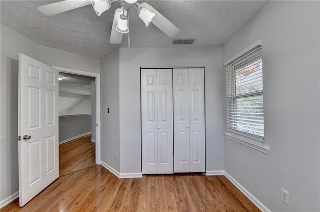 Building Photo - 1112 Ashbury Dr