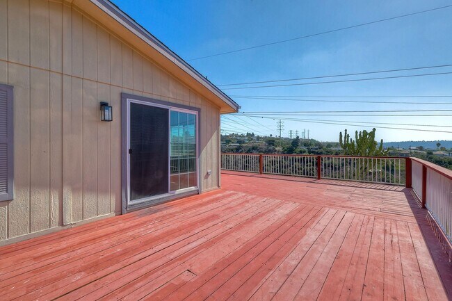 Building Photo - 2241 Meadow Lark Dr