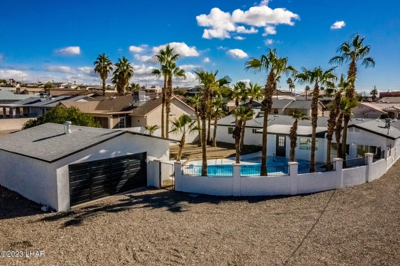 Building Photo - 3705 Challenger Dr