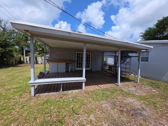 Building Photo - 4054 SW 50th St