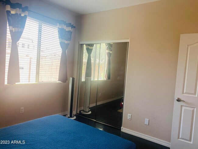 Building Photo - 453 W Lantana Pl