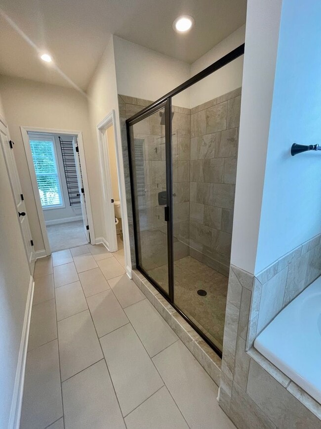 Building Photo - Gorgeous 4 bedroom 3.5 bath home in desira...