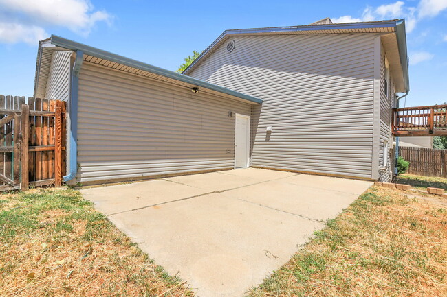 Building Photo - $2,720.95 - 4 bed, 2 bath, located in Aurora with attached Garage and In Unit Washer and Dryer!