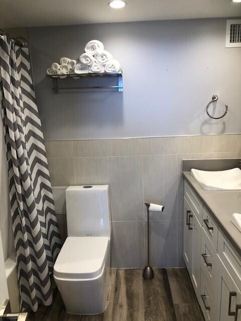 Building Photo - 1609 N Riverside Dr