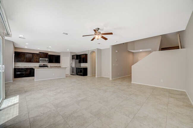 Building Photo - Beautiful DR Horton Home in Centennial Hil...