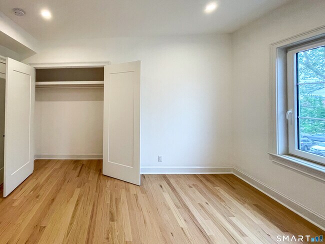 Building Photo - 100 Truman St