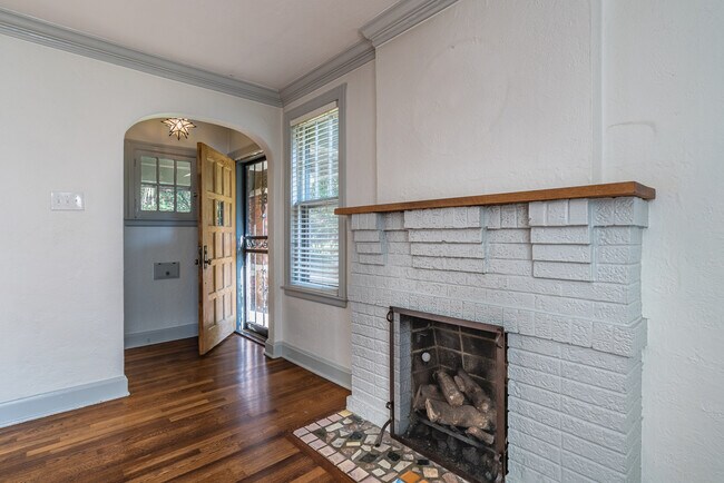 Building Photo - 1876 Crump Ave