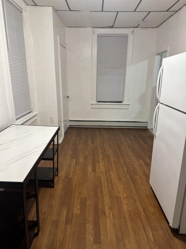 Building Photo - 1604 Central Ave